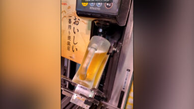 日本のビールを自動で注ぐマシーン